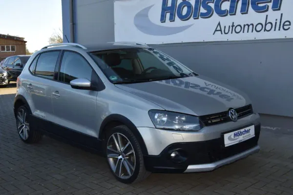 VW Polo V CrossPolo, Automatik, aus dem Bestand von Hölscher Automobile Nordkirchen-Capelle — Hauptansicht