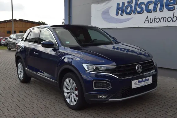 VW T-Roc, Automatik, aus dem Bestand von Hölscher Automobile Nordkirchen-Capelle — Hauptansicht