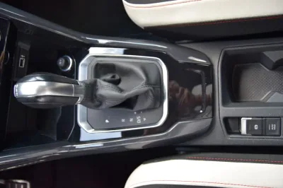 VW T-Roc, Automatik, aus dem Bestand von Hölscher Automobile Nordkirchen-Capelle — Ansicht 12